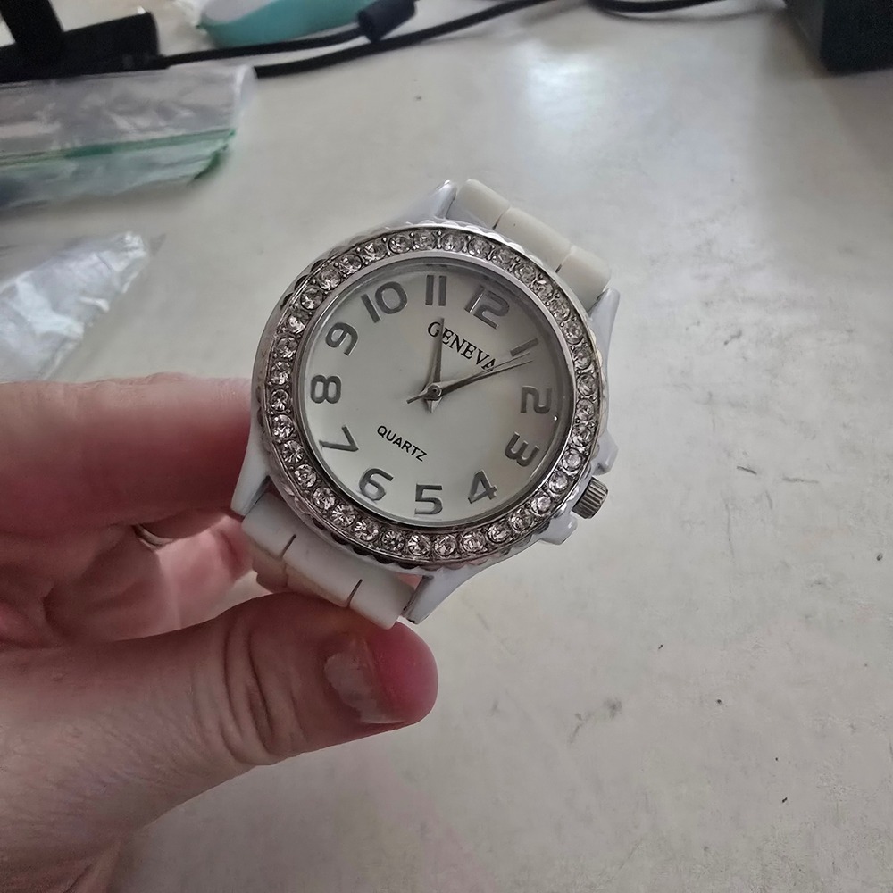 Y2k Geneva RW-16M White Silicone Rhinestone Bezel Quartz Watch‎ Womens